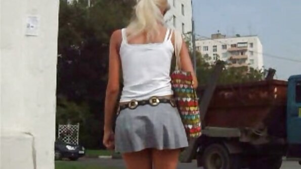 Чоловік заборгував своїй порноросійське зрілій жінці реальний оргазм за вчорашню п'янку з дружками.