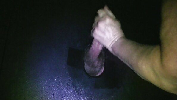 Спортивна класне порно відео підтягнута зрілка з одруженим хлопцем коротає вечір.