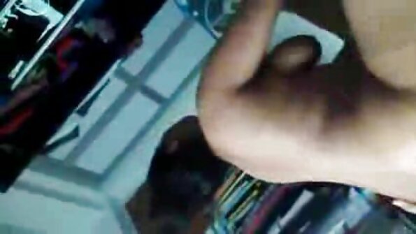 Старшому чоловікові гламурна порно відео в магазині красуня заборгувала еротичний масаж.