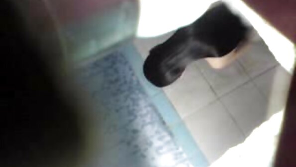 Молода русское порно відео домогосподарка з великою дупою весь день хоче сексу зі своїм громадянським чоловіком.