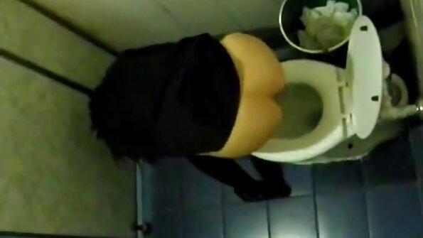 18-річна сусідка порно відео дивитися азіатка зобразила мінет у під'їзді на сходах