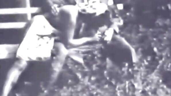 Негр з великим членом скачати секс відео свою худу білу подружку ебет тільки на рак.