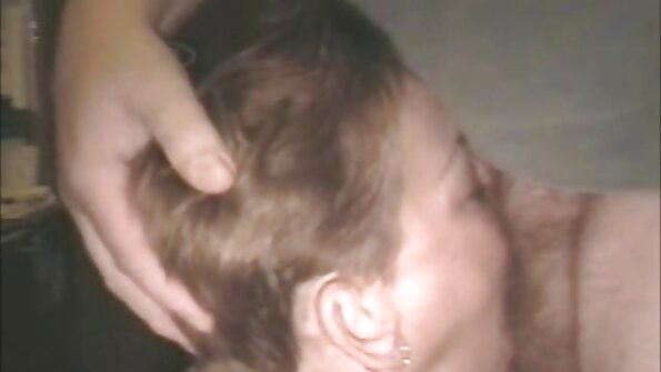 Зріла компашка ЖМЗ іноді практикує легкий секс відео безкоштовно бондаж із зав'язуванням очей та відшлепуванням.