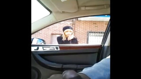 Мокра російська дівка у ванній порно відео школярок смокче член своєму бойфренду.
