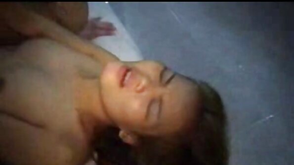 Руда дівчина Настя з пристойної відео порно з тваринами родини скінчила рак