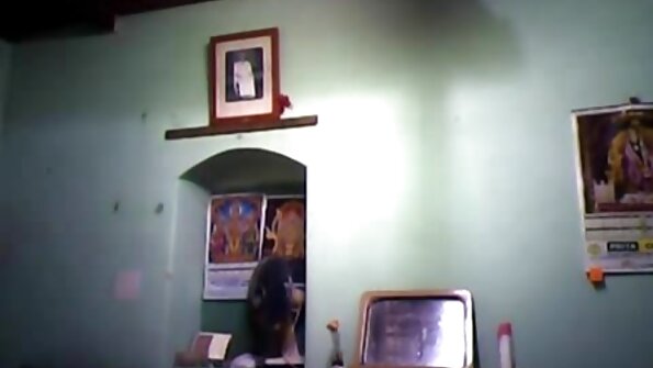 Знову трахнув розпусницю з секс з жінкою відео голеним лобком зі студентського гуртожитку.