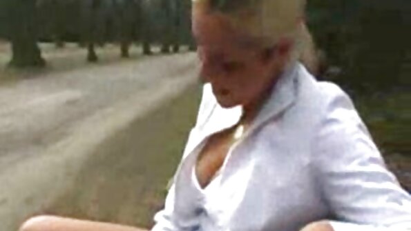 Мулатку з секс машини відео великими натуральними грудьми жорстко відсмажили в два смичка.