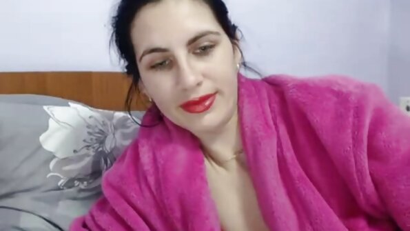 Брюнетка з пірсингом сосків дивитись порно відео вже й забула про будь-який інший секс, окрім раку і в наручниках.